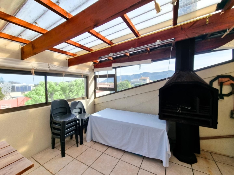 4 Bedroom Property for Sale in Sandbaai Western Cape